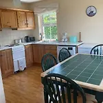 Mountain Retreat - Bright & Spacious 2 Bed With Large Garden Holiday home *