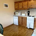 Mountain Retreat - Bright & Spacious 2 Bed With Large Garden Holiday home *