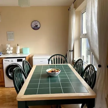 Mountain Retreat - Bright & Spacious 2 Bed With Large Garden シュル