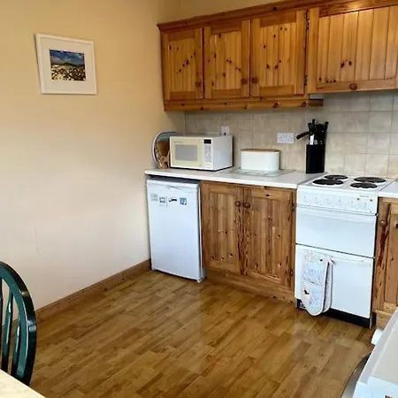 Mountain Retreat - Bright & Spacious 2 Bed With Large Garden Vakantiehuis *