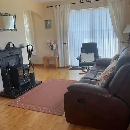 Mountain Retreat - Bright & Spacious 2 Bed With Large Garden