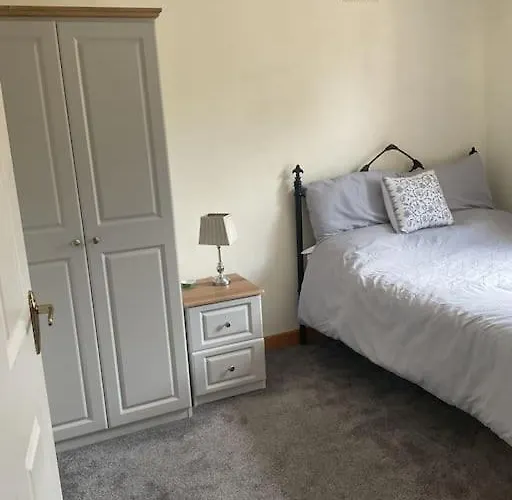 Mountain Retreat - Bright & Spacious 2 Bed With Large Garden 슐