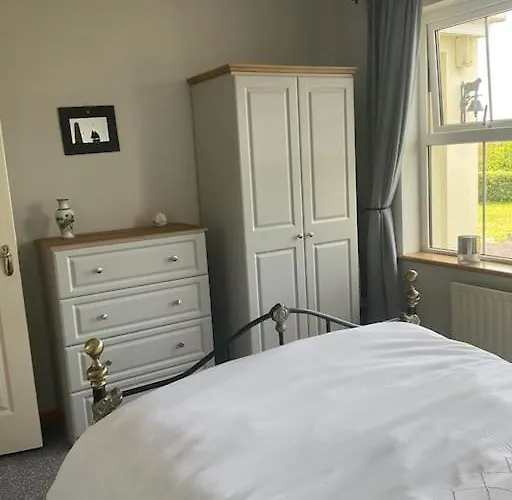 Mountain Retreat - Bright & Spacious 2 Bed With Large Garden Schull
