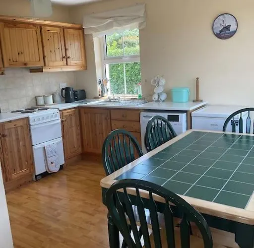 Mountain Retreat - Bright & Spacious 2 Bed With Large Garden 펜션 *
