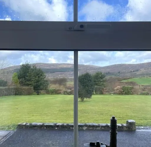 Mountain Retreat - Bright & Spacious 2 Bed With Large Garden *