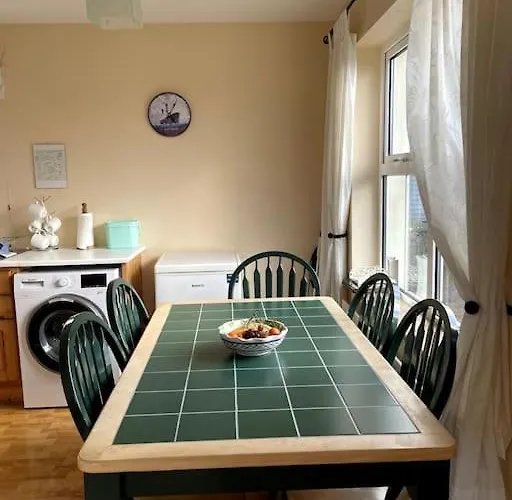 Mountain Retreat - Bright & Spacious 2 Bed With Large Garden Schull
