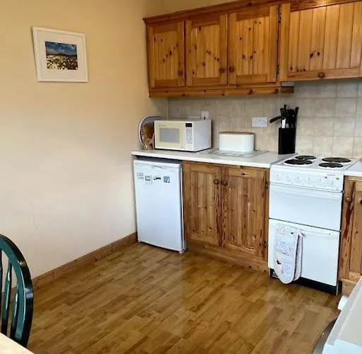 Mountain Retreat - Bright & Spacious 2 Bed With Large Garden 펜션 *