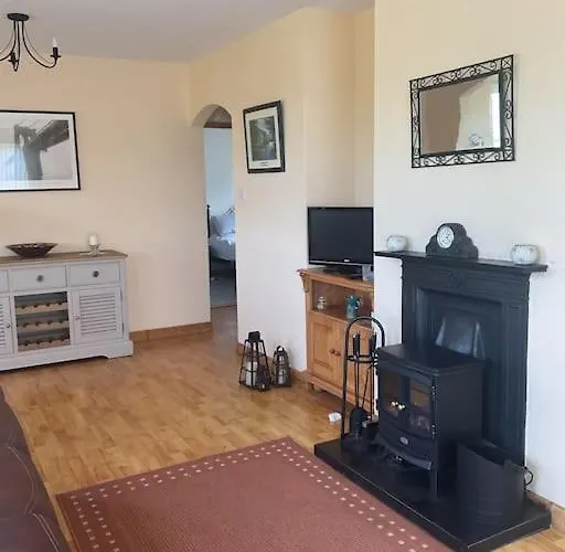 Mountain Retreat - Bright & Spacious 2 Bed With Large Garden *