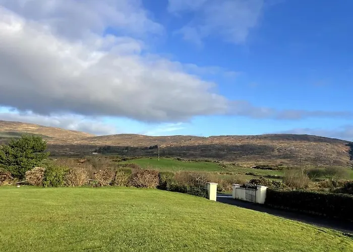 Mountain Retreat - Bright & Spacious 2 Bed With Large Garden Feriehus