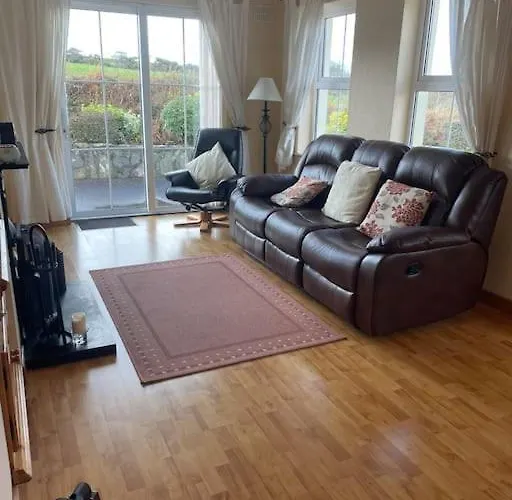 Mountain Retreat - Bright & Spacious 2 Bed With Large Garden *