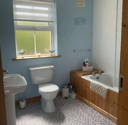 Mountain Retreat - Bright & Spacious 2 Bed With Large Garden * Schull